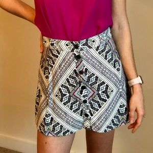 Patterned knit button skirt